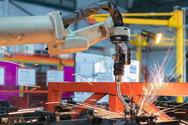 Automatic welding of mechanical arm